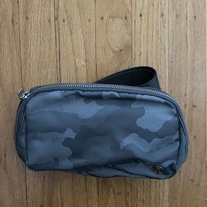 Lululemon Everywhere Belt Bag